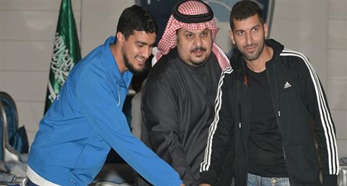 بالصور.. رئيس الهلال يكرم هرماش 